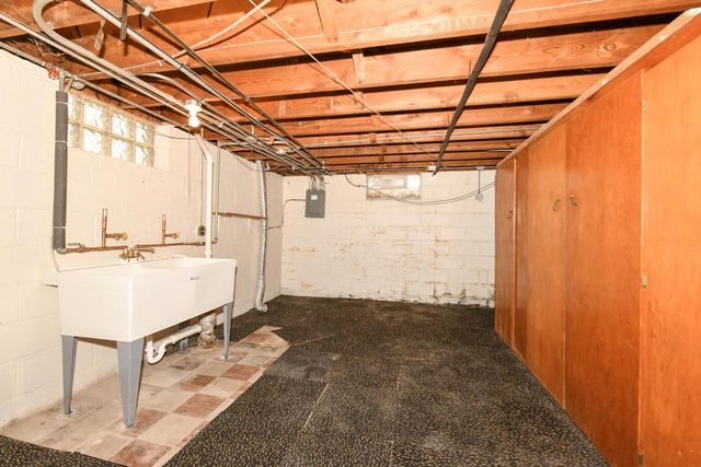 3945 E Layton AVENUE, Cudahy, WI 53110