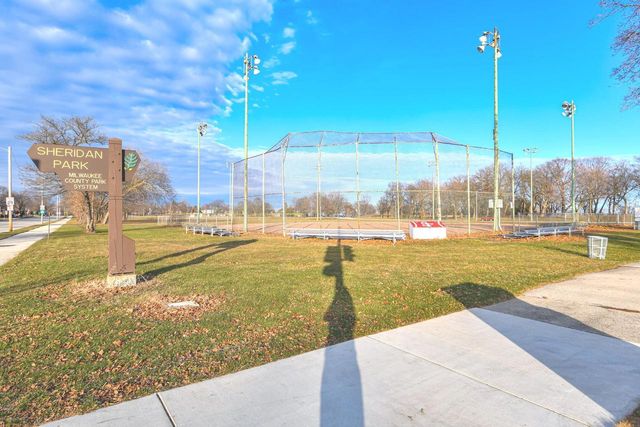 3945 E Layton AVENUE, Cudahy, WI 53110