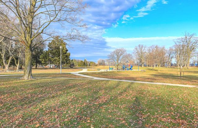 3945 E Layton AVENUE, Cudahy, WI 53110