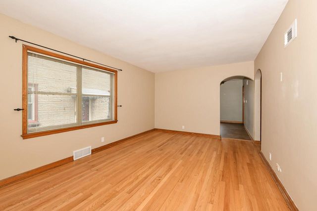 3945 E Layton AVENUE, Cudahy, WI 53110