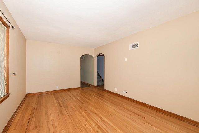 3945 E Layton AVENUE, Cudahy, WI 53110