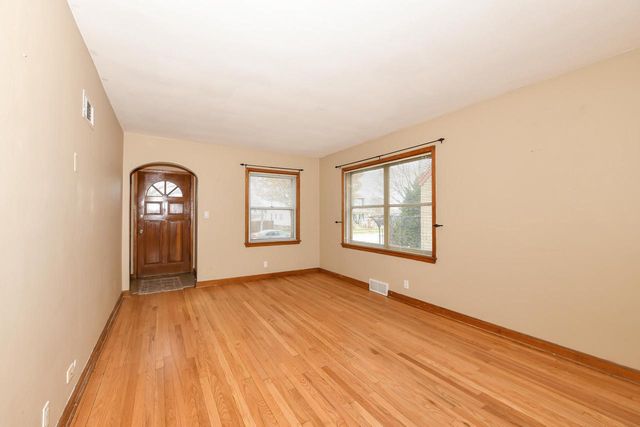 3945 E Layton AVENUE, Cudahy, WI 53110