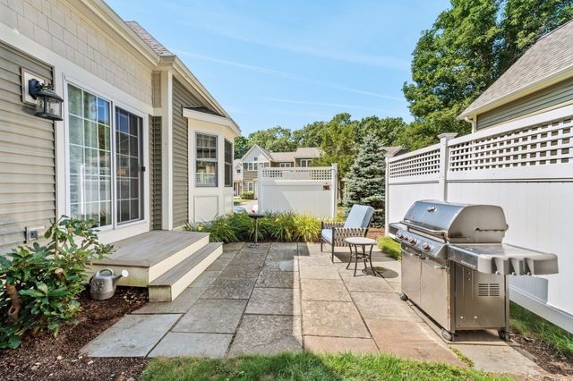 12 Mcneil Circle 12, Hopkinton, MA 01748