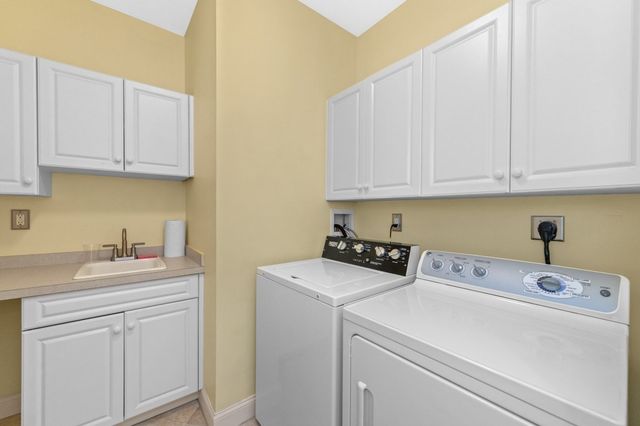 12 Mcneil Circle 12, Hopkinton, MA 01748