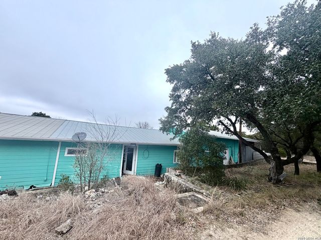 786 39th, Lakehills, TX 78063