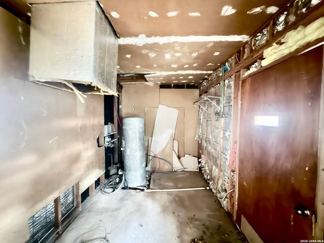 786 39th, Lakehills, TX 78063