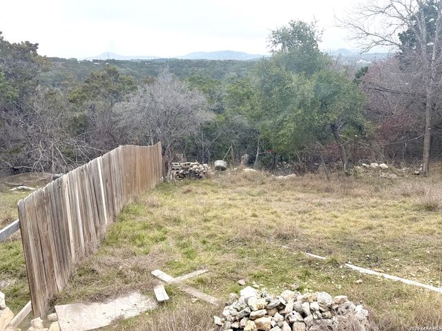 786 39th, Lakehills, TX 78063