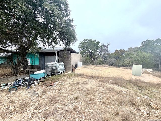 786 39th, Lakehills, TX 78063