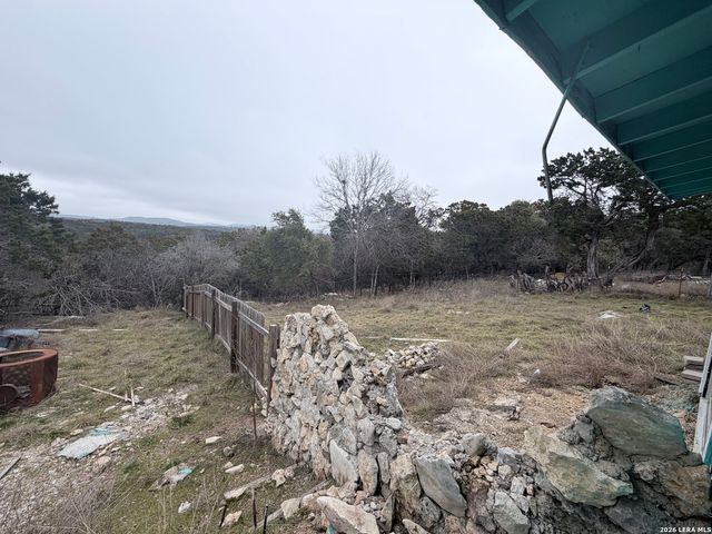 786 39th, Lakehills, TX 78063