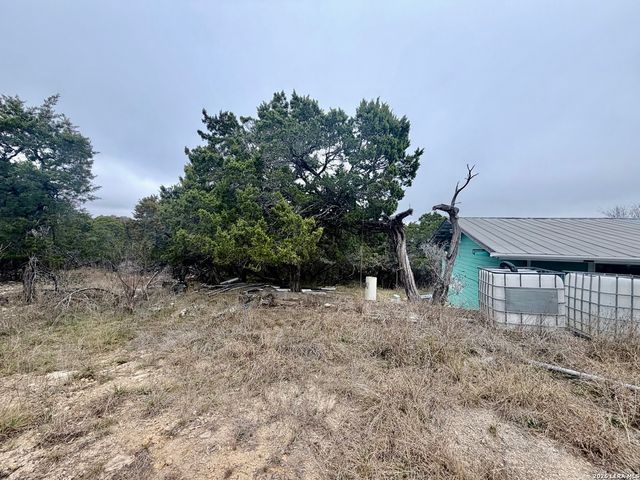 786 39th, Lakehills, TX 78063