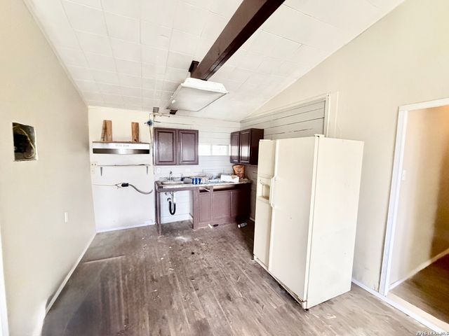 786 39th, Lakehills, TX 78063