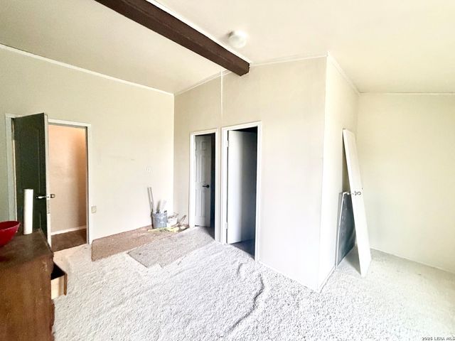 786 39th, Lakehills, TX 78063