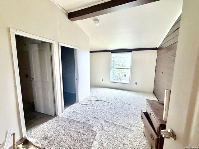 786 39th, Lakehills, TX 78063