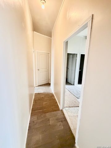 786 39th, Lakehills, TX 78063