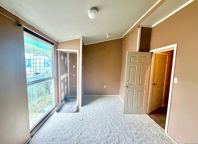 786 39th, Lakehills, TX 78063