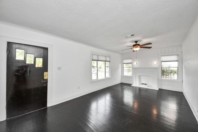 5645 Barremore Street, Houston, TX 77023