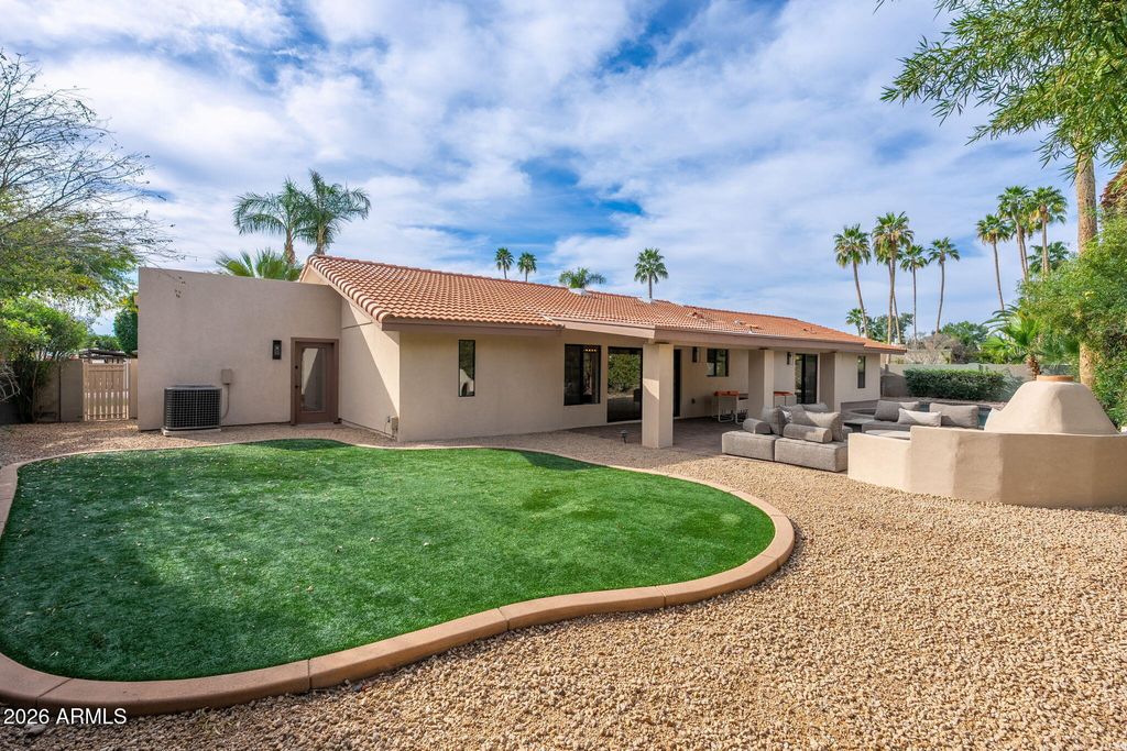 Image 11 of property listing at 9025 N 83RD Place, Scottsdale, AZ 85258