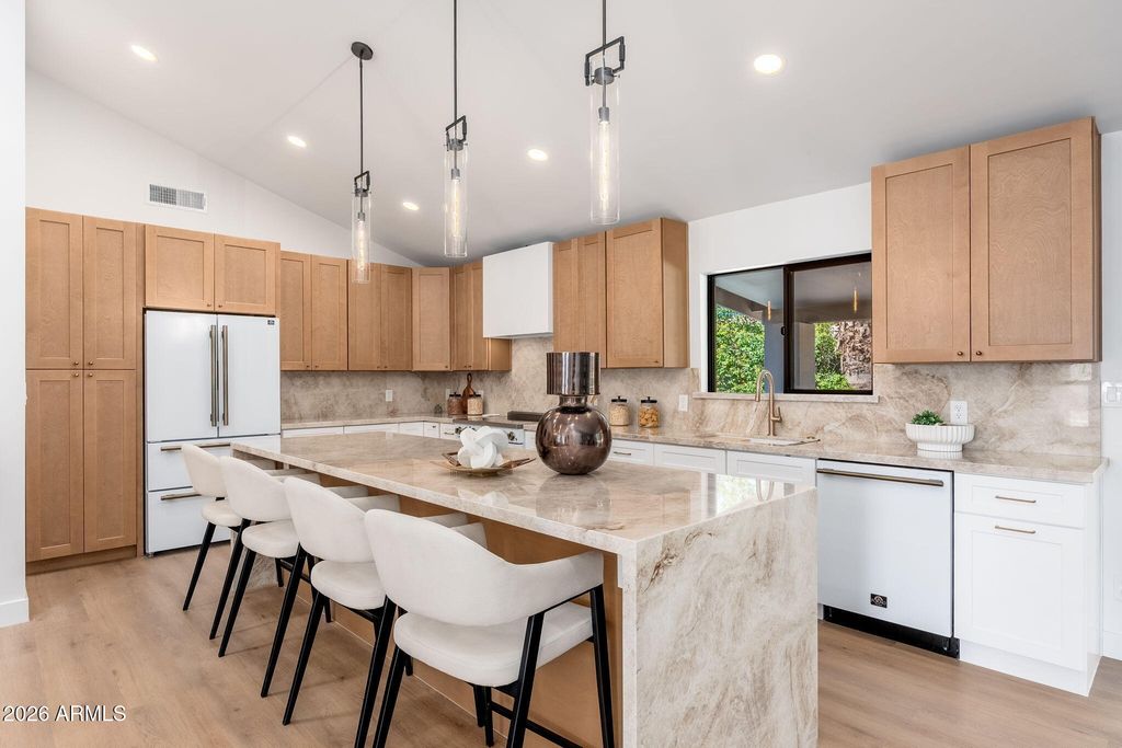 Image 18 of property listing at 9025 N 83RD Place, Scottsdale, AZ 85258