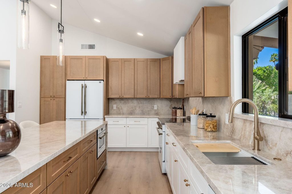 Image 20 of property listing at 9025 N 83RD Place, Scottsdale, AZ 85258