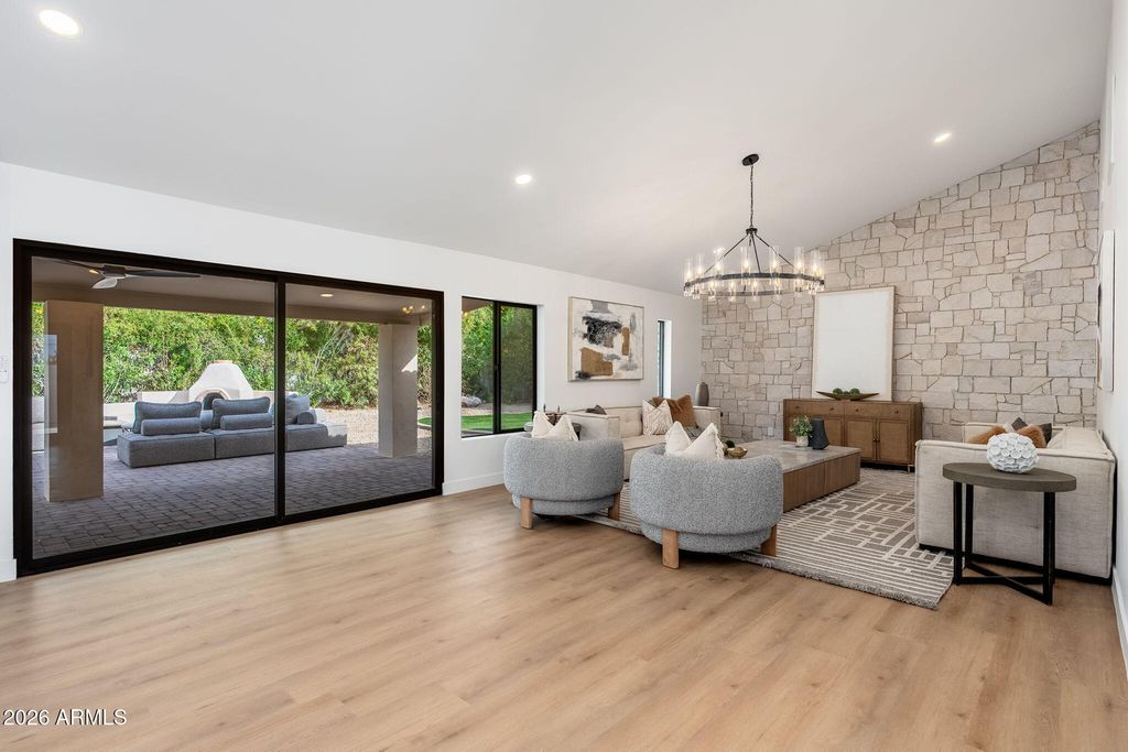 Image 3 of property listing at 9025 N 83RD Place, Scottsdale, AZ 85258