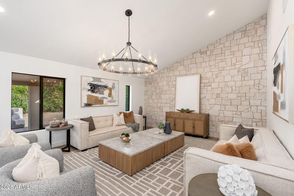 Image 5 of property listing at 9025 N 83RD Place, Scottsdale, AZ 85258