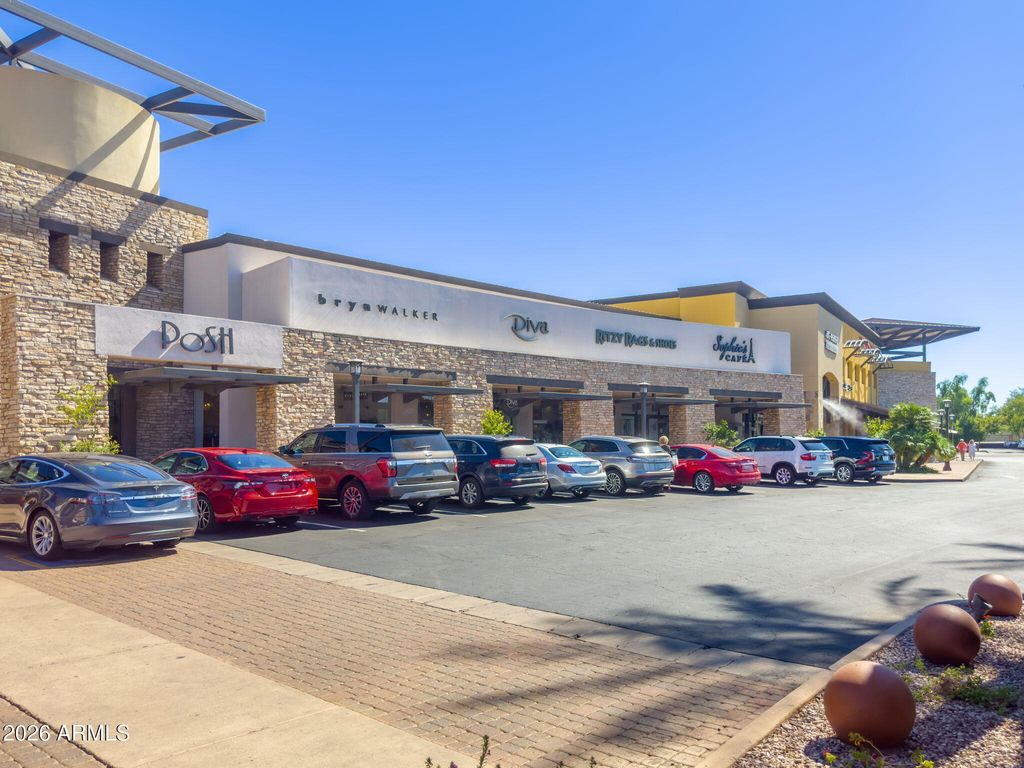 Image 52 of property listing at 9025 N 83RD Place, Scottsdale, AZ 85258