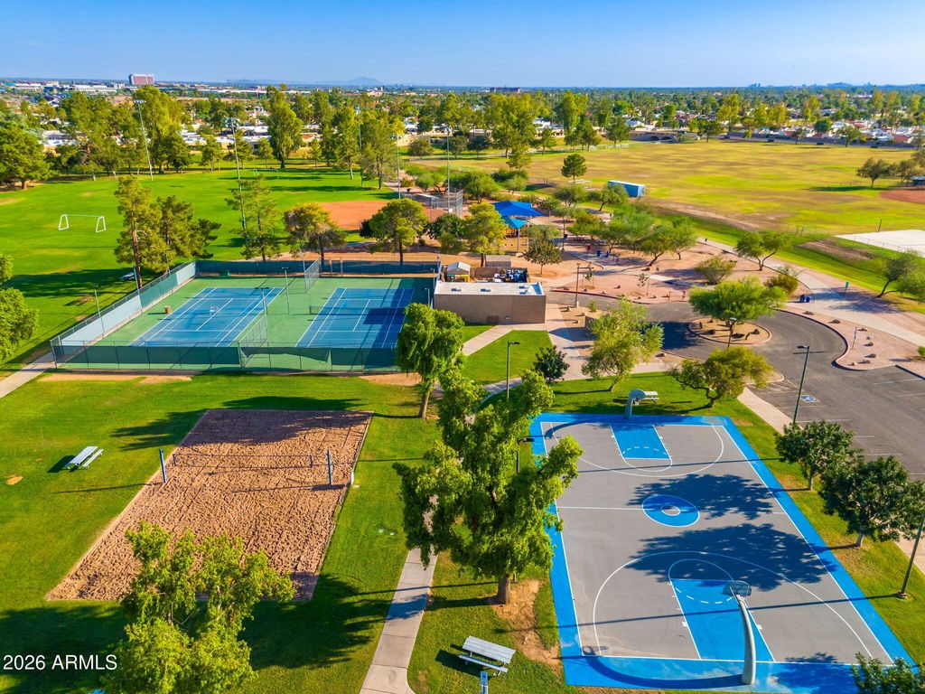 Image 61 of property listing at 9025 N 83RD Place, Scottsdale, AZ 85258