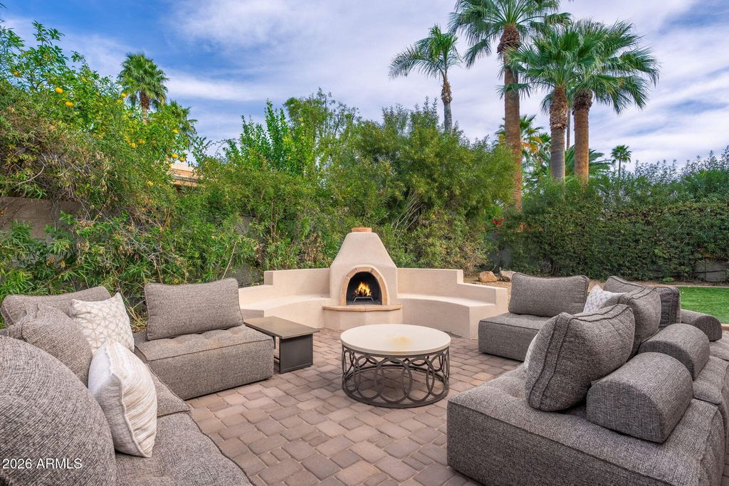 Image 8 of property listing at 9025 N 83RD Place, Scottsdale, AZ 85258