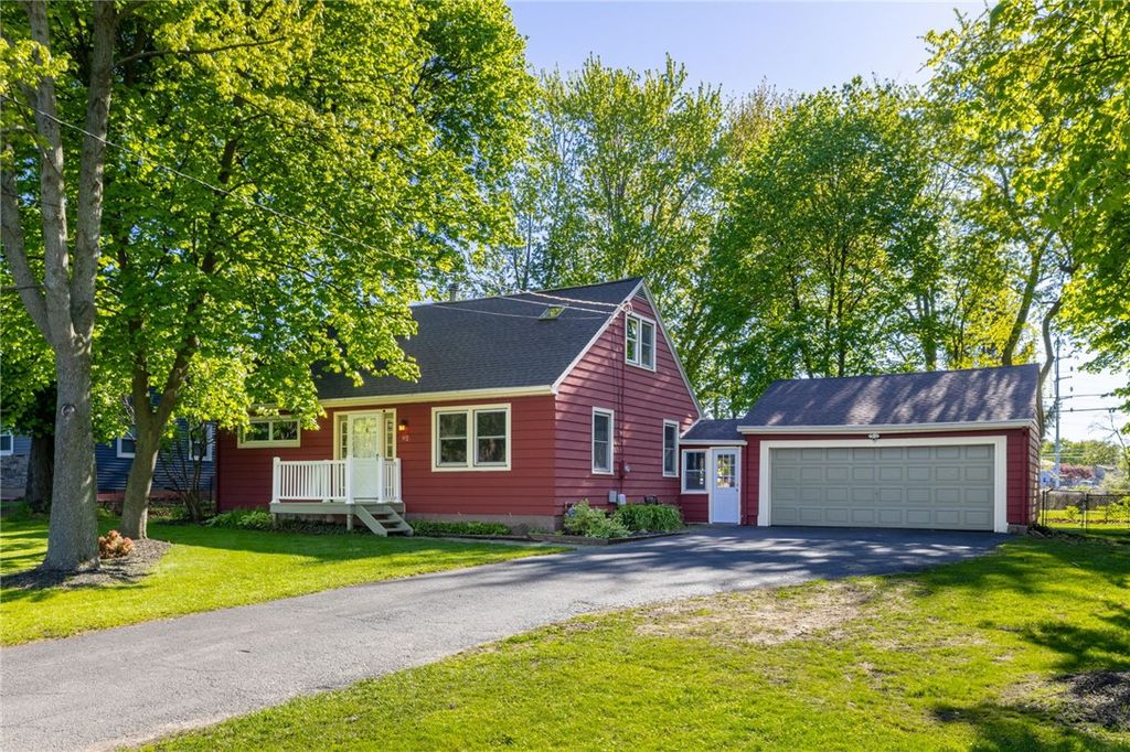 92 Coldwater Road, Gates, NY 14624