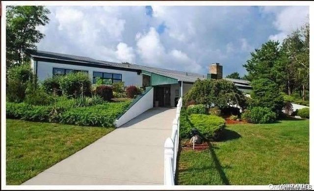 164 Village Circle W, Manorville, NY 11949