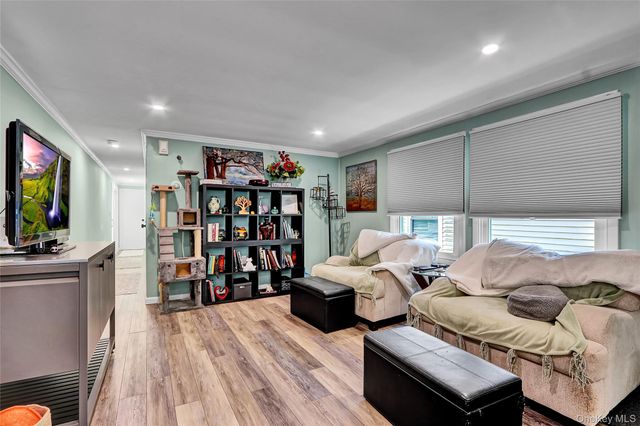 164 Village Circle W, Manorville, NY 11949