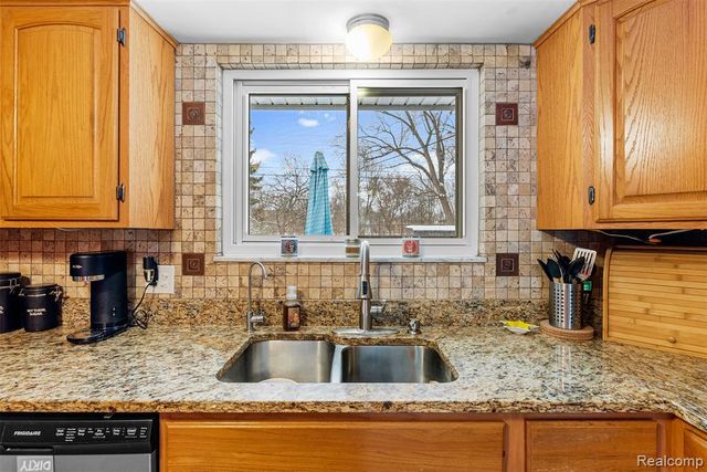 2175 Rollins Street, Grand Blanc, MI 48439