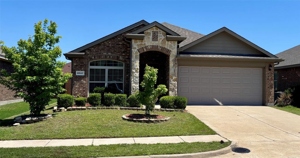 2047 Enchanted Rock Drive, Forney, TX 75126
