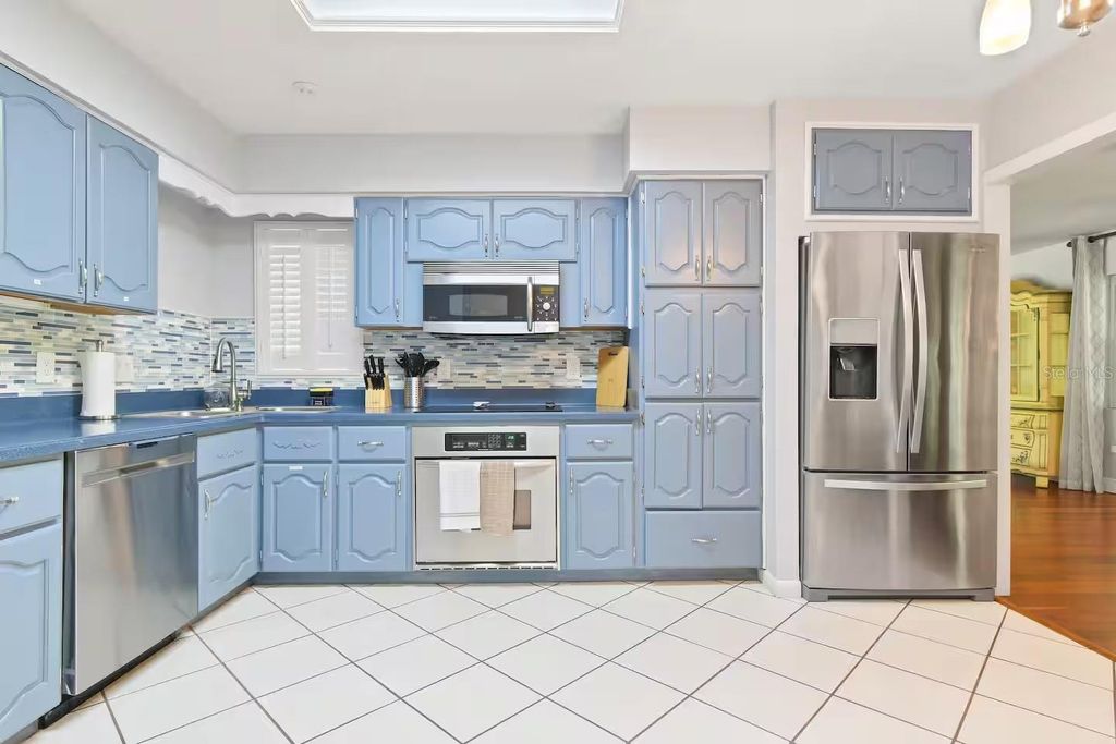 Image 16 of property listing at 2102 W KYRA DRIVE, Tampa, FL 33612