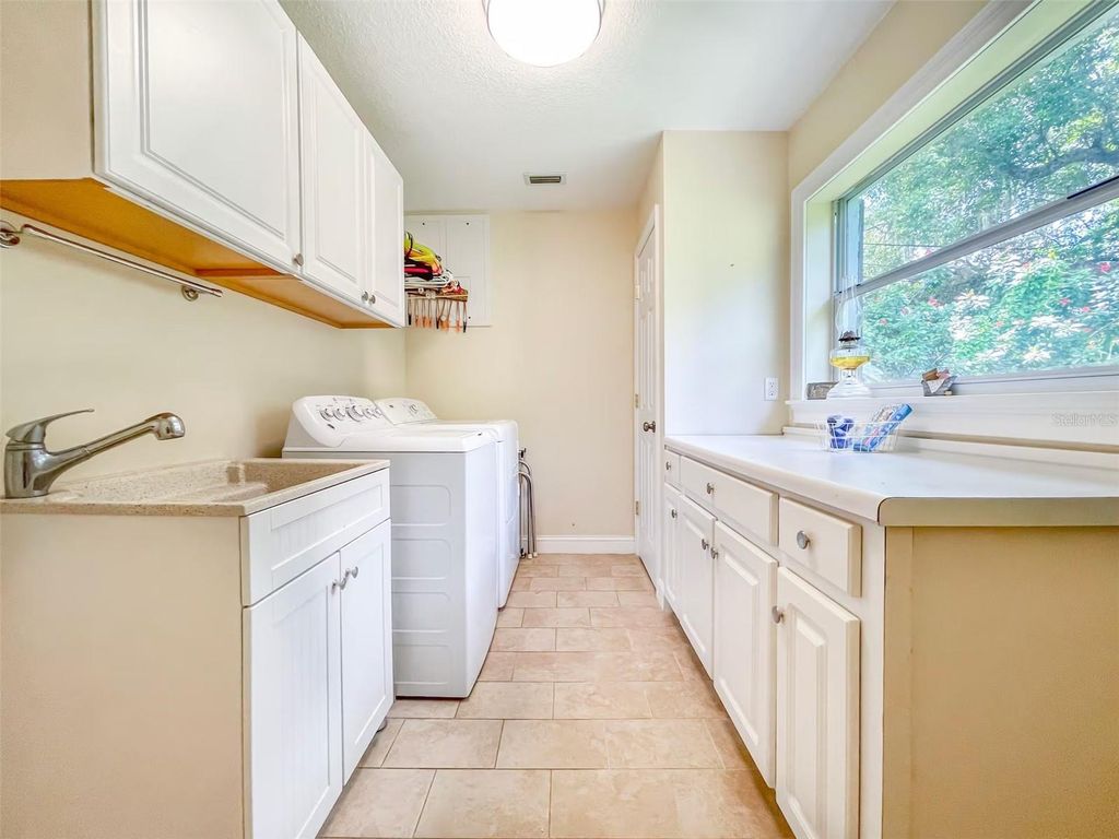 Image 30 of property listing at 2102 W KYRA DRIVE, Tampa, FL 33612