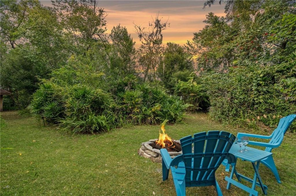 Image 4 of property listing at 2102 W KYRA DRIVE, Tampa, FL 33612