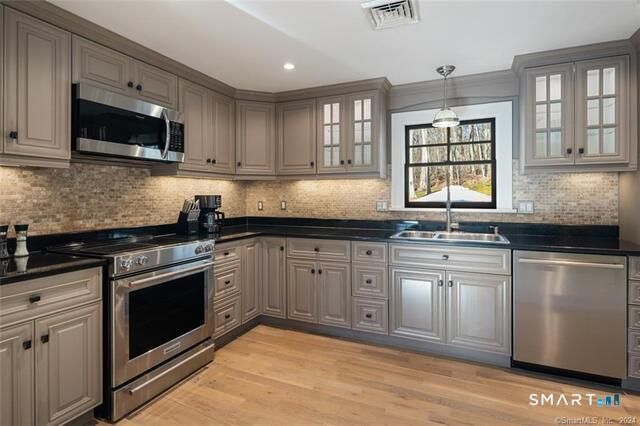 192 New Canaan Road, Wilton, CT 06897