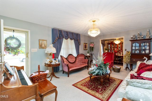 303 Chaucer Court, Dunn, NC 28334