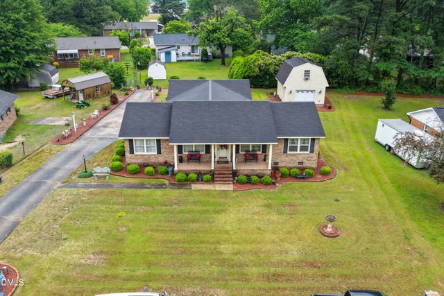 303 Chaucer Court, Dunn, NC 28334