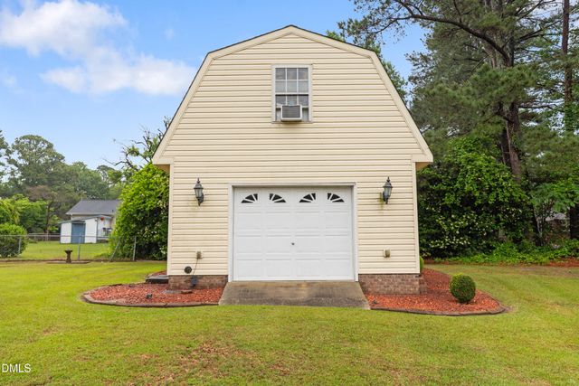 303 Chaucer Court, Dunn, NC 28334