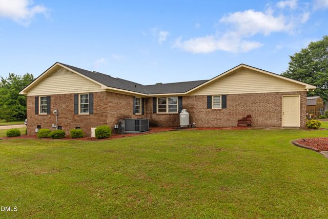 303 Chaucer Court, Dunn, NC 28334