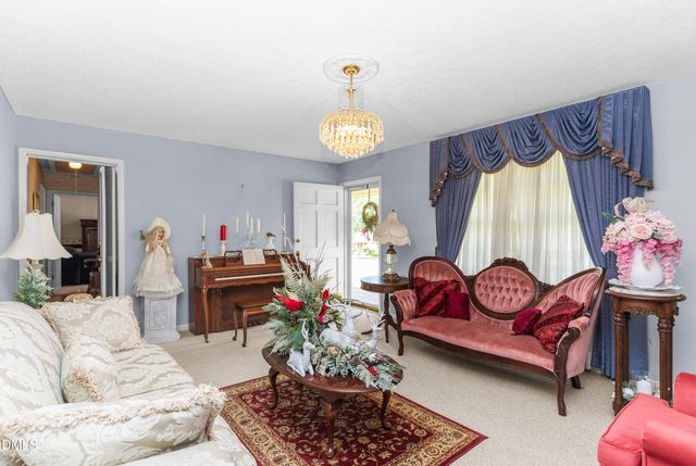 303 Chaucer Court, Dunn, NC 28334