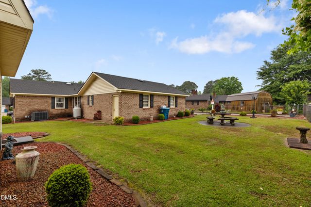 303 Chaucer Court, Dunn, NC 28334