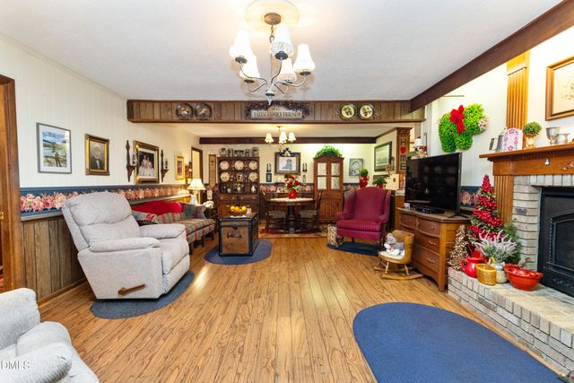 303 Chaucer Court, Dunn, NC 28334