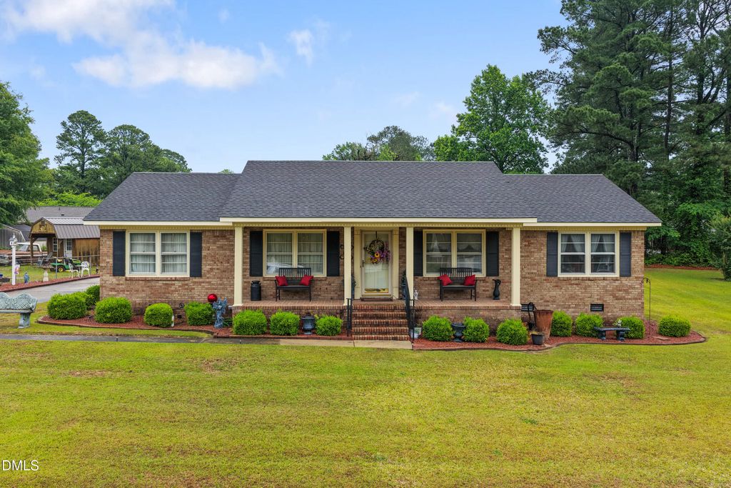 303 Chaucer Court, Dunn, NC 28334