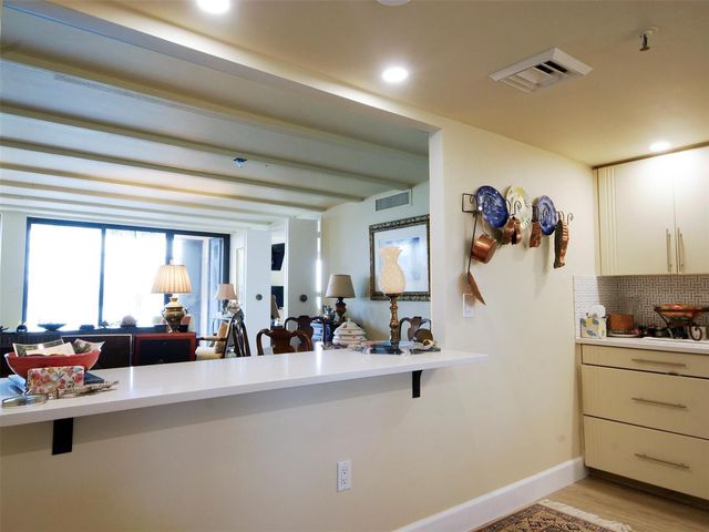 2480 Presidential Way 1703, West Palm Beach, FL 33401