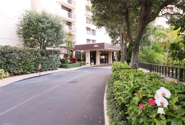 2480 Presidential Way 1703, West Palm Beach, FL 33401