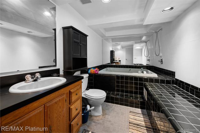 14751 Ashton Lane, Shelby Charter Township, MI 48315