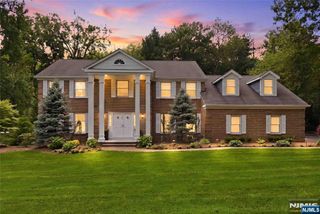 700 Oak Lane, Franklin Lakes, NJ 07417