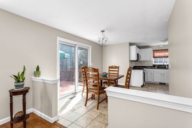 18 Palomino Dr, Franklin, MA 02038